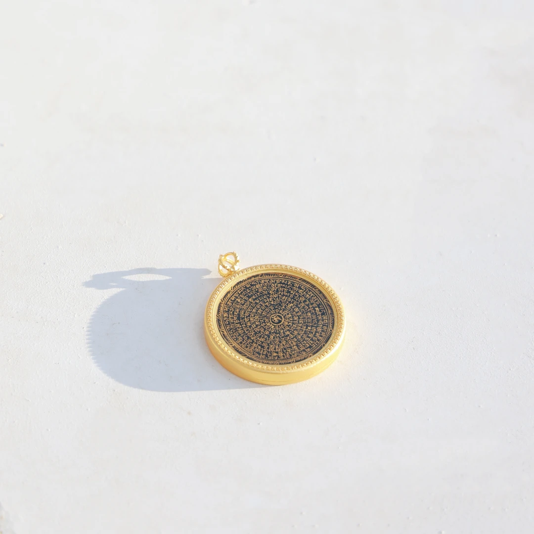 ZenWuxiang Black Gold Om Mani Padme Hum Thangka Pendant