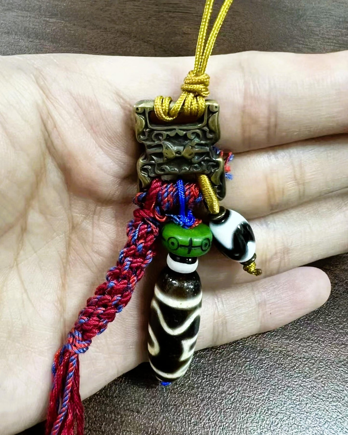 ZenWuxiang Tibetan Dzi Bead Phone Charm | Sacred Agate Treasure Vase Amulet Handmade Tassel Strap