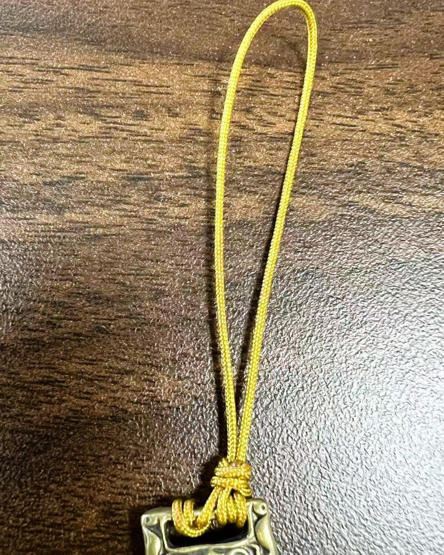 ZenWuxiang Tibetan Dzi Bead Phone Charm | Sacred Agate Treasure Vase Amulet Handmade Tassel Strap